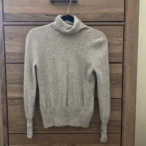 Neiman Marcus cashmere turtleneck, M